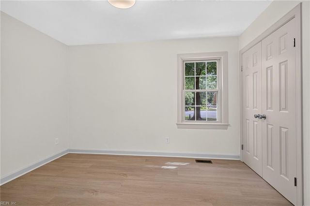 892 Bishopsgate LN, Virginia Beach, VA 23452