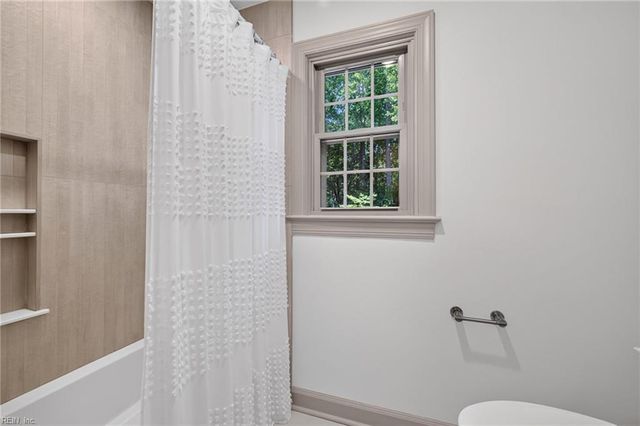 892 Bishopsgate LN, Virginia Beach, VA 23452