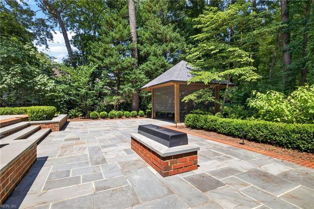892 Bishopsgate LN, Virginia Beach, VA 23452