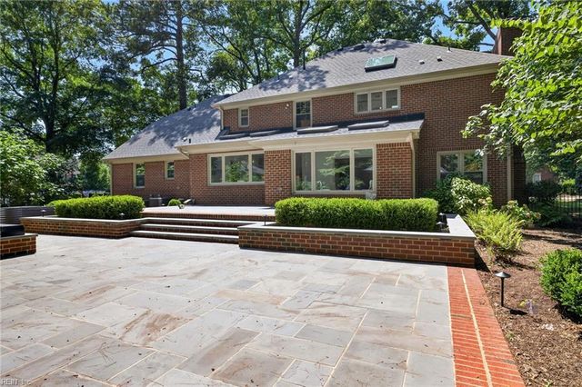 892 Bishopsgate LN, Virginia Beach, VA 23452