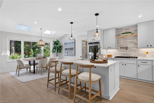 892 Bishopsgate LN, Virginia Beach, VA 23452