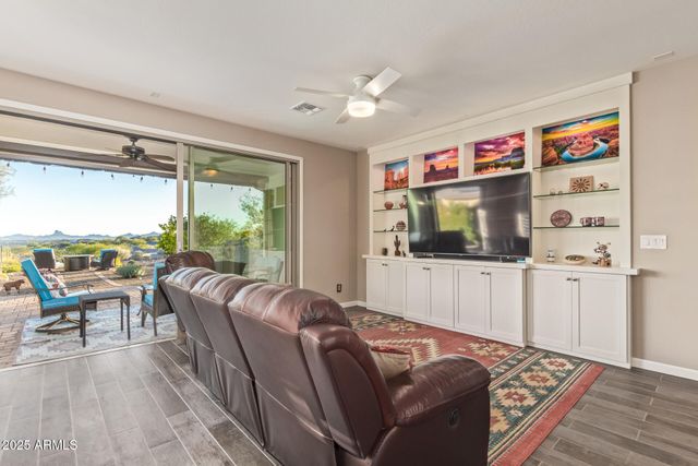 3171 KNIGHT Way, Wickenburg, AZ 85390