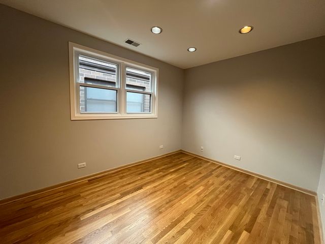 449 W 37th Street 2, Chicago, IL 60609