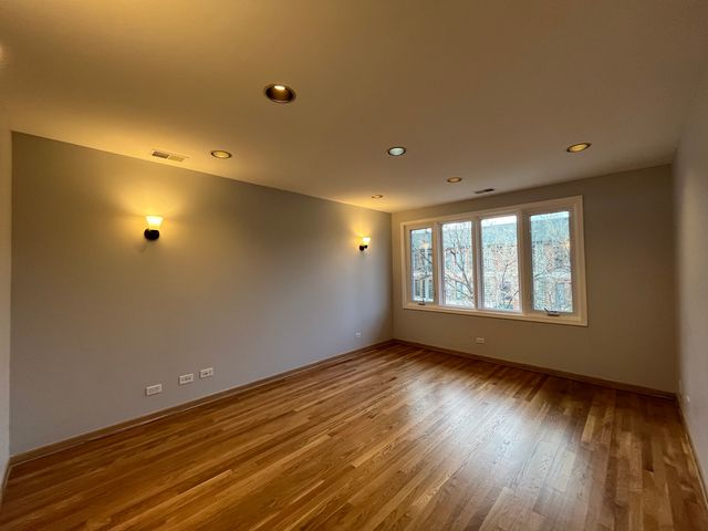 449 W 37th Street 2, Chicago, IL 60609