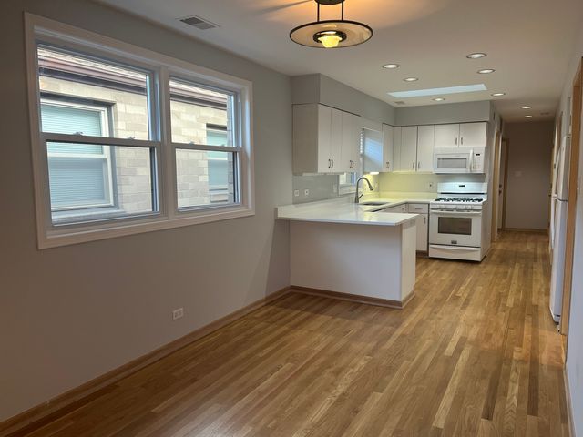 449 W 37th Street 2, Chicago, IL 60609
