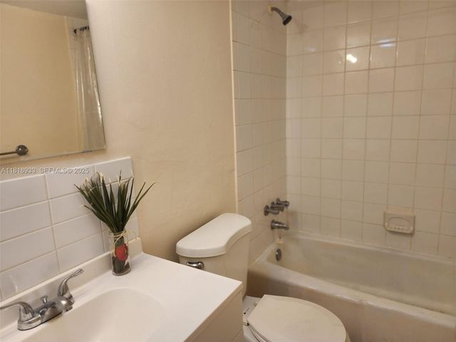 241 SE 9th Avenue 110, Pompano Beach, FL 33060