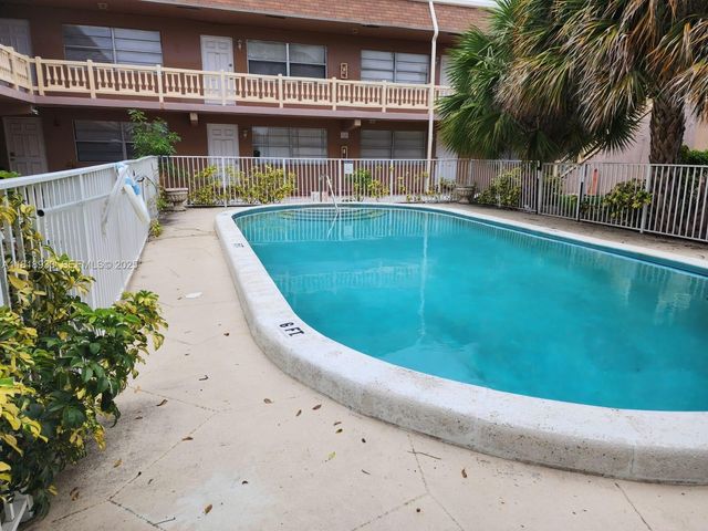 241 SE 9th Avenue 110, Pompano Beach, FL 33060