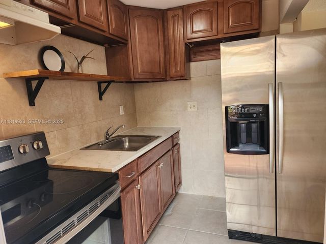 241 SE 9th Avenue 110, Pompano Beach, FL 33060