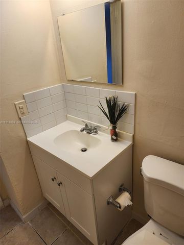 241 SE 9th Avenue 110, Pompano Beach, FL 33060