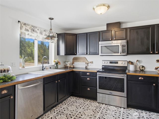 35401 S 40th Avenue, Roy, WA 98580