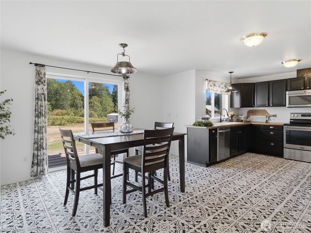 35401 S 40th Avenue, Roy, WA 98580