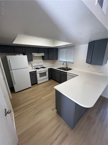 3939 South Torrey Pines Drive, Las Vegas, NV 89103