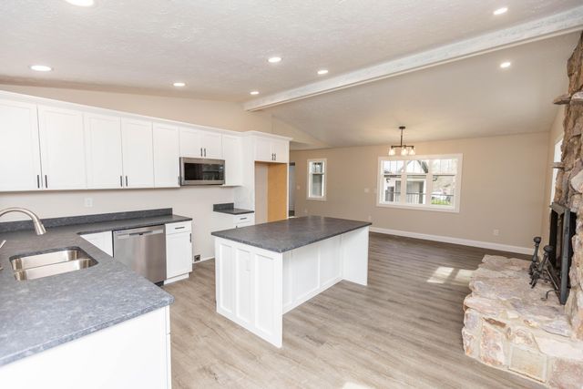 828 Terrace View Drive, Howard, OH 43028