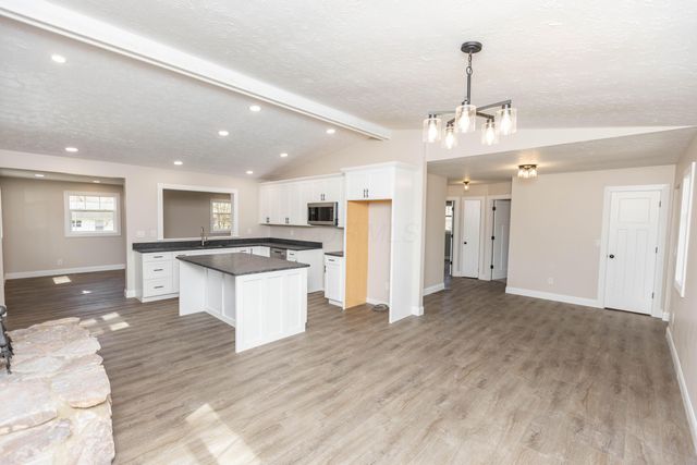 828 Terrace View Drive, Howard, OH 43028