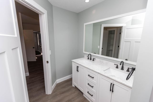 828 Terrace View Drive, Howard, OH 43028