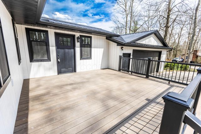 828 Terrace View Drive, Howard, OH 43028