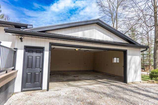 828 Terrace View Drive, Howard, OH 43028