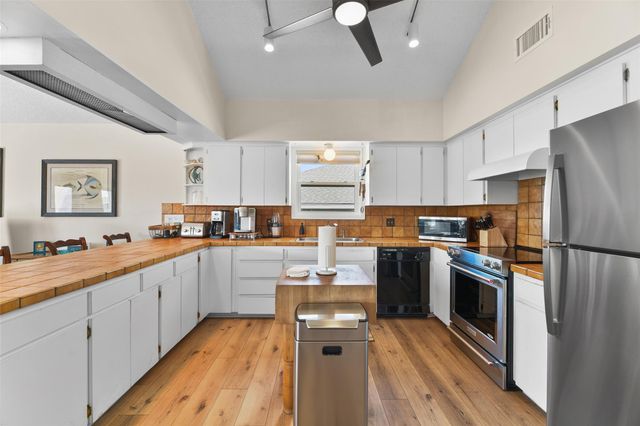 22101 Guadalupe Drive, Galveston, TX 77554