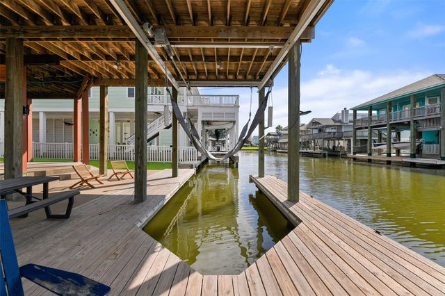 22101 Guadalupe Drive, Galveston, TX 77554