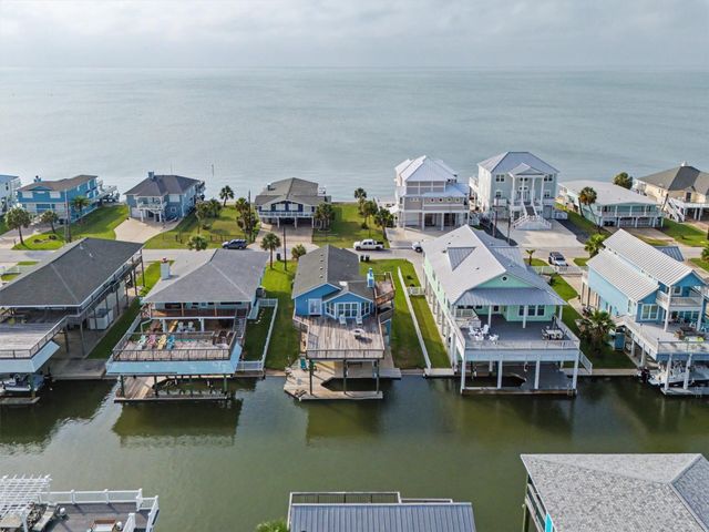 22101 Guadalupe Drive, Galveston, TX 77554