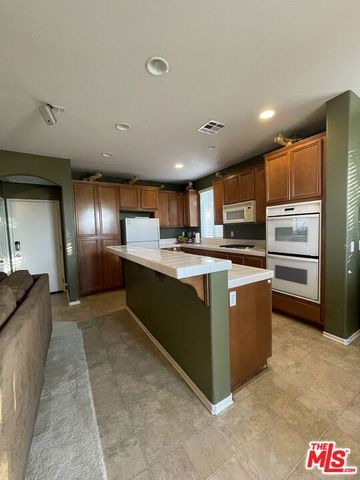 43637 59th Street, Lancaster, CA 93536