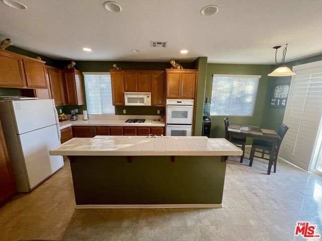 43637 59th Street, Lancaster, CA 93536