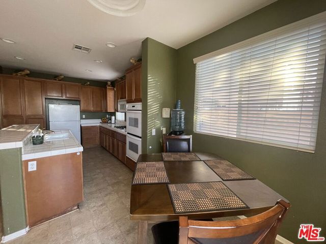 43637 59th Street, Lancaster, CA 93536