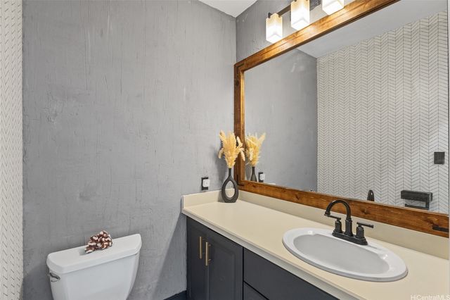 91-1010 Wahipana Street, Kapolei, HI 96707