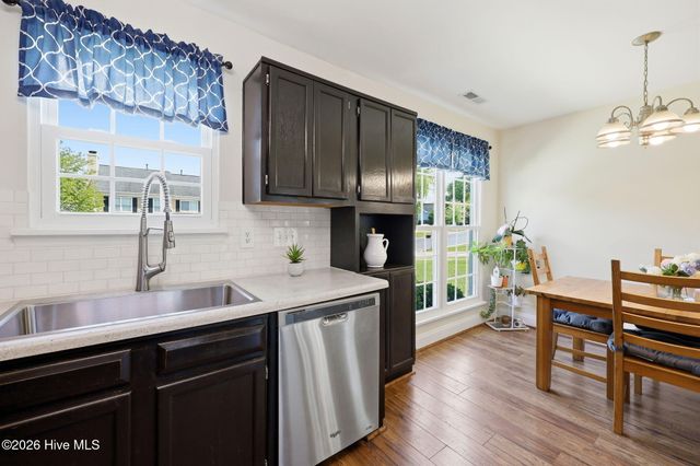 917 Starkland Way, Holly Springs, NC 27540