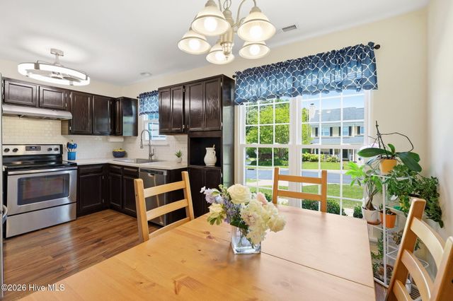 917 Starkland Way, Holly Springs, NC 27540