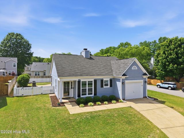 917 Starkland Way, Holly Springs, NC 27540