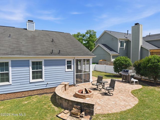 917 Starkland Way, Holly Springs, NC 27540