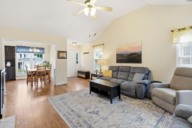 917 Starkland Way, Holly Springs, NC 27540