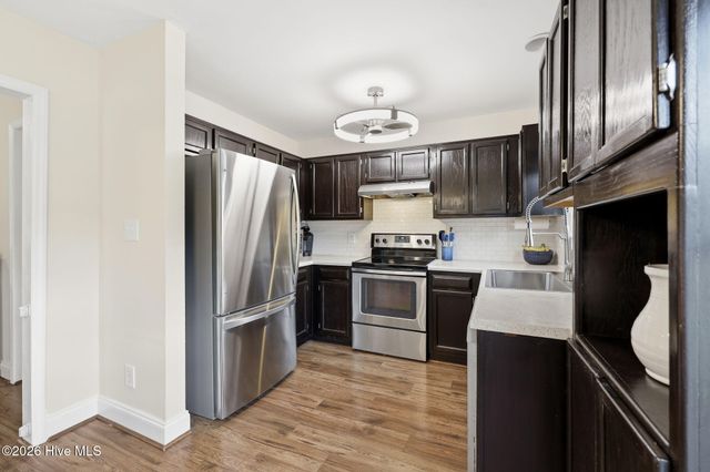 917 Starkland Way, Holly Springs, NC 27540