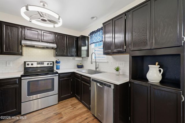 917 Starkland Way, Holly Springs, NC 27540