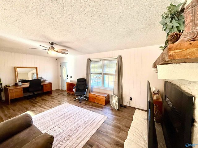 141 Chestnut Street N, Boaz, AL 35956