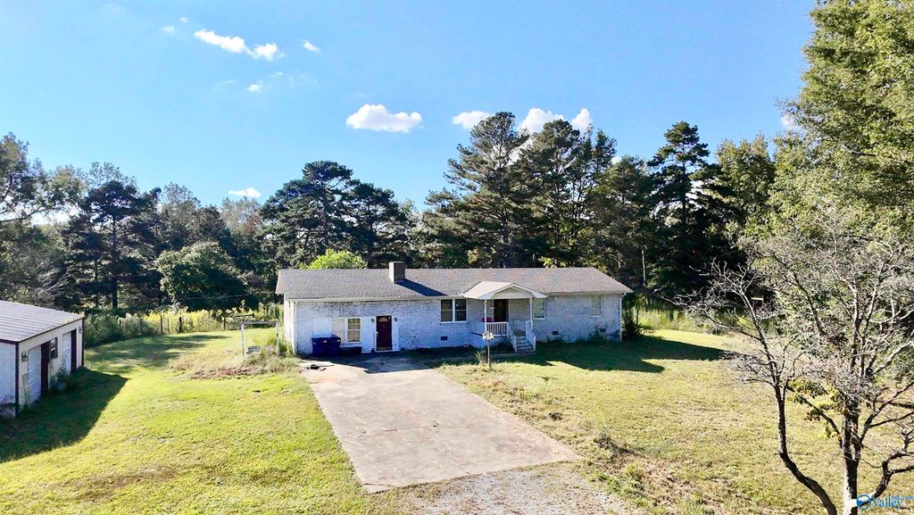 141 Chestnut Street N, Boaz, AL 35956