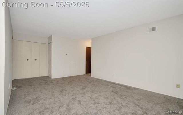 30074 W 12 Mile Road 114, Farmington Hills, MI 48334