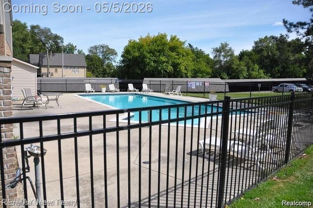 30074 W 12 Mile Road 114, Farmington Hills, MI 48334