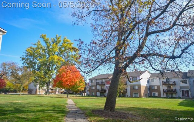 30074 W 12 Mile Road 114, Farmington Hills, MI 48334
