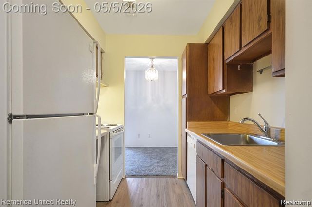 30074 W 12 Mile Road 114, Farmington Hills, MI 48334