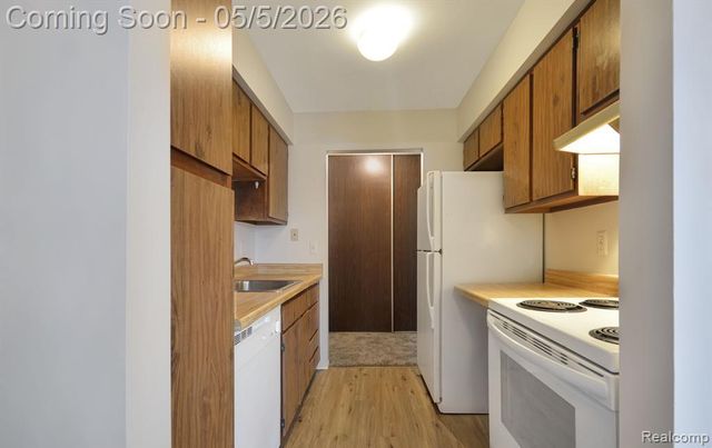 30074 W 12 Mile Road 114, Farmington Hills, MI 48334