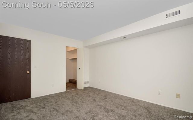 30074 W 12 Mile Road 114, Farmington Hills, MI 48334