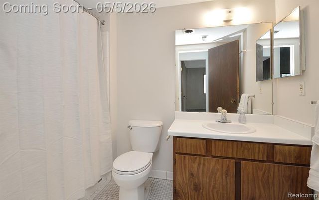 30074 W 12 Mile Road 114, Farmington Hills, MI 48334