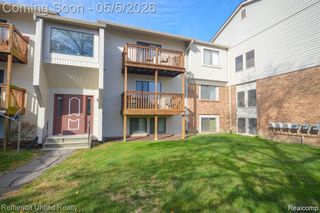 30074 W 12 Mile Road 114, Farmington Hills, MI 48334