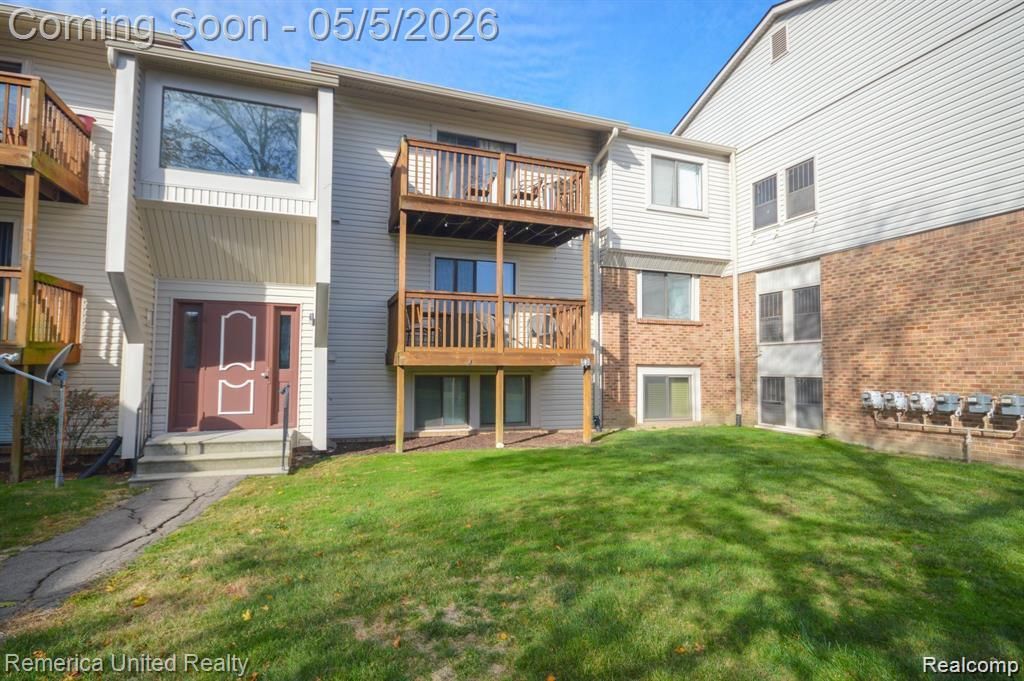 30074 W 12 Mile Road 114, Farmington Hills, MI 48334