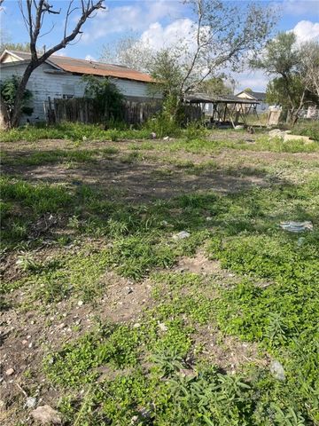1201 Dakota St, Robstown, TX 78380