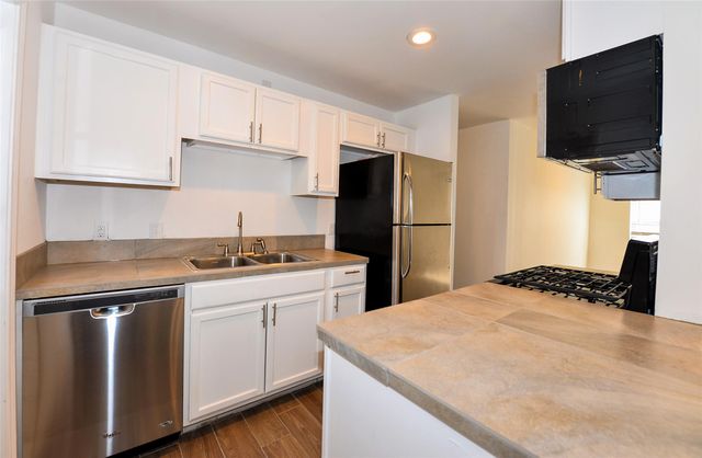 7605 Carriage DR, Austin, TX 78752