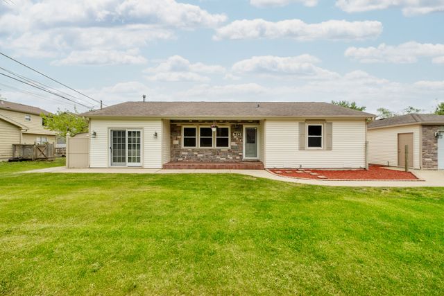 712 Mchenry Avenue, Mchenry, IL 60050