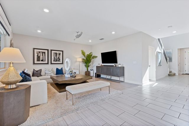 1136 Mambo Way, Roseville, CA 95747
